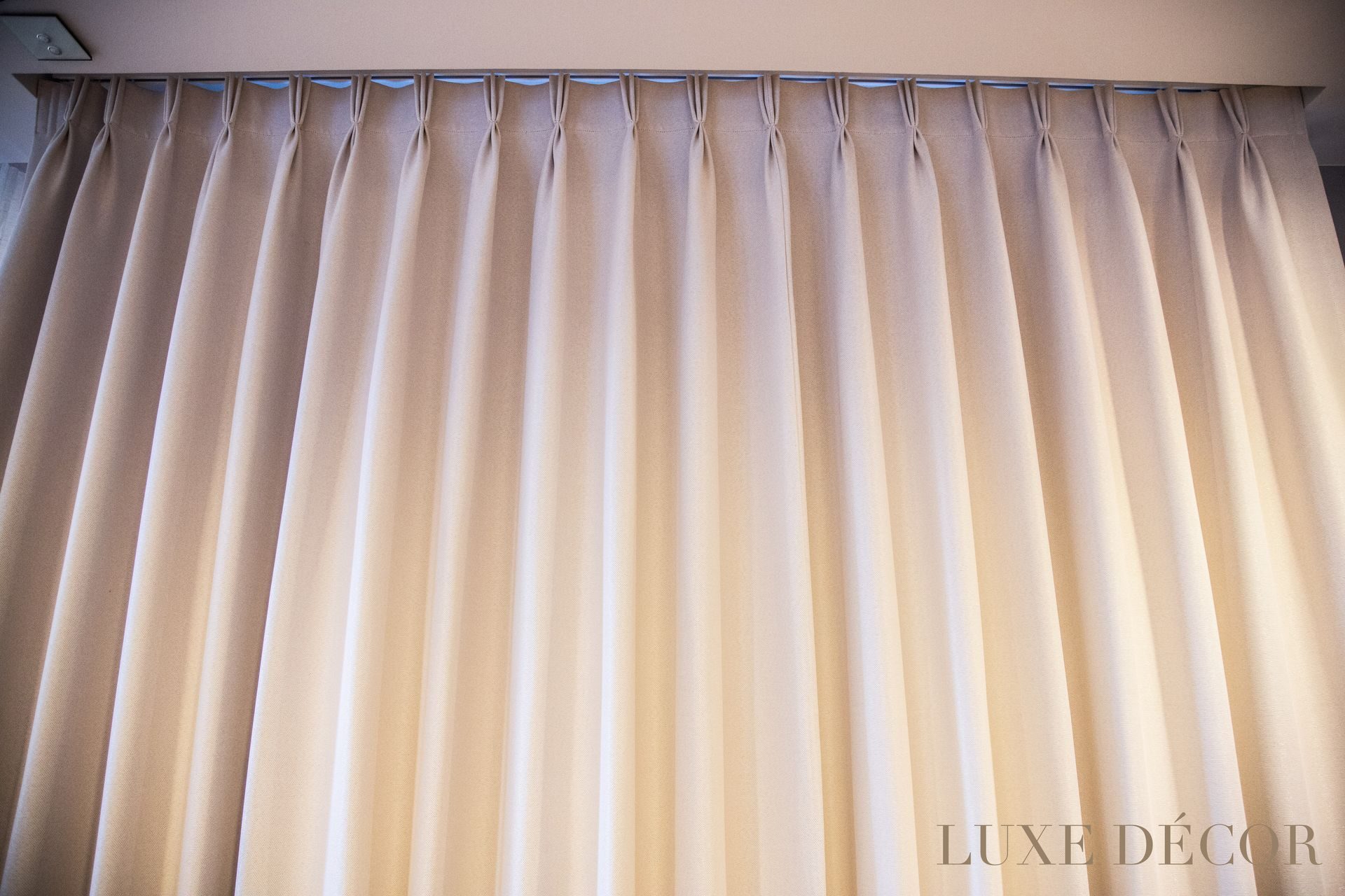 ผ้าม่านแบบไหนดี? รวมประเภทผ้าม่านยอดนิยมสำหรับแต่งบ้าน