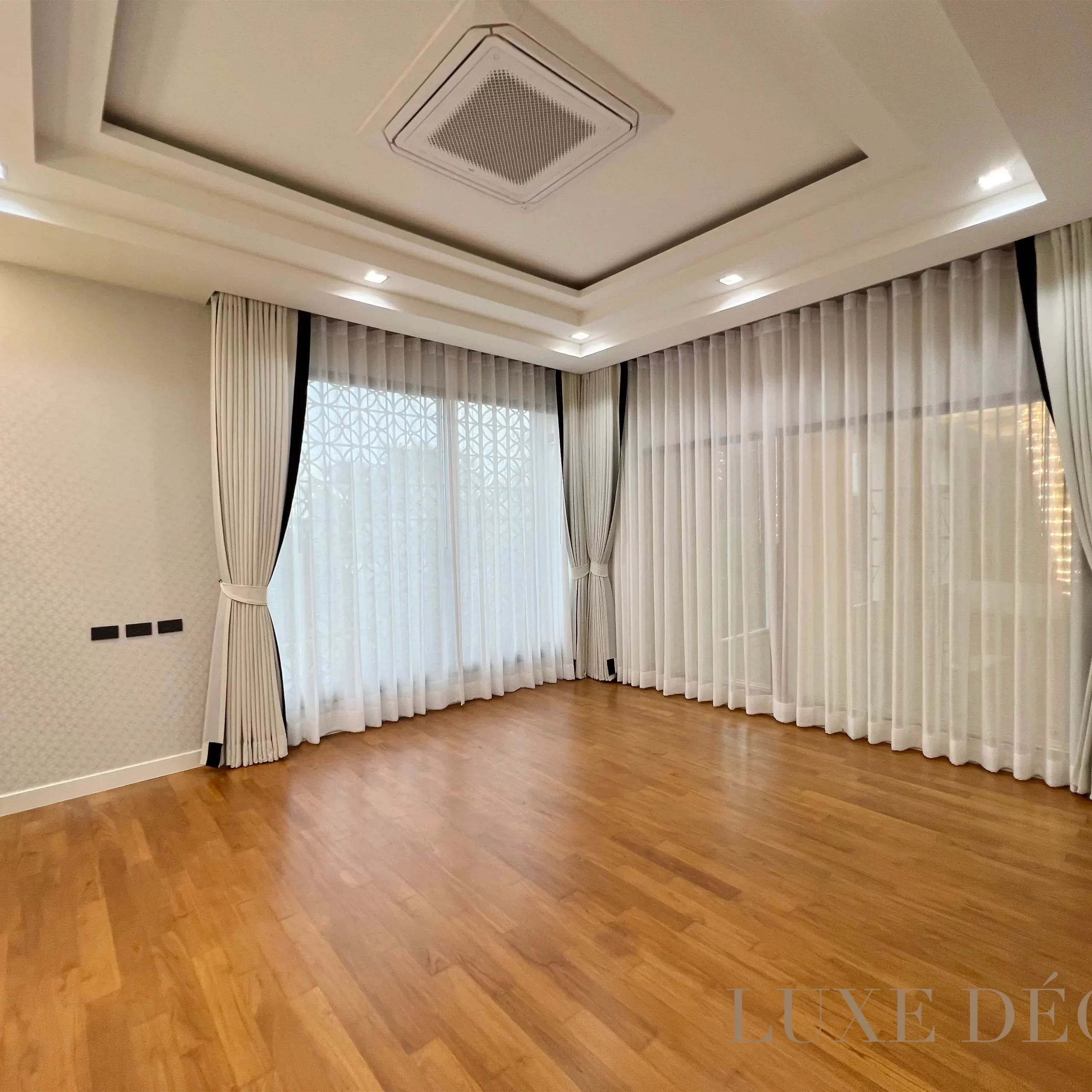 เลือกผ้าม่านหน้าต่างอย่างไร? คู่มือจับคู่ทรงหน้าต่างกับแบบผ้าม่านให้ลงตัว